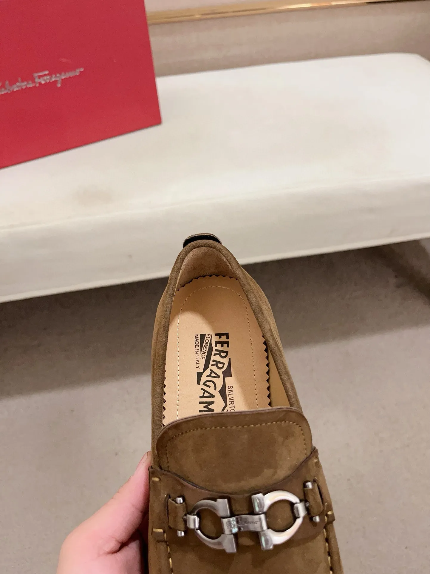 Men's shoes💰: 560💰 High version Ferragamo quality! 🆕🆕Exclusive hot-selling products in stock🔥🔥New products on the shelves, high-quality shoes, high-end driving shoes, with complete packaging! 💪 💪 Material: imported patented cowhide 🐂 + imported high-quality water-dyed cowhide lining + wear-resistant outsole 👍🏻👍🏻 Features: high-end and comfortable, purely handmade 🚀 🚀 Create the perfect shoes that suit you best 🔥 🔥 Size: (38-44) Can be customized 45 non-returnable!